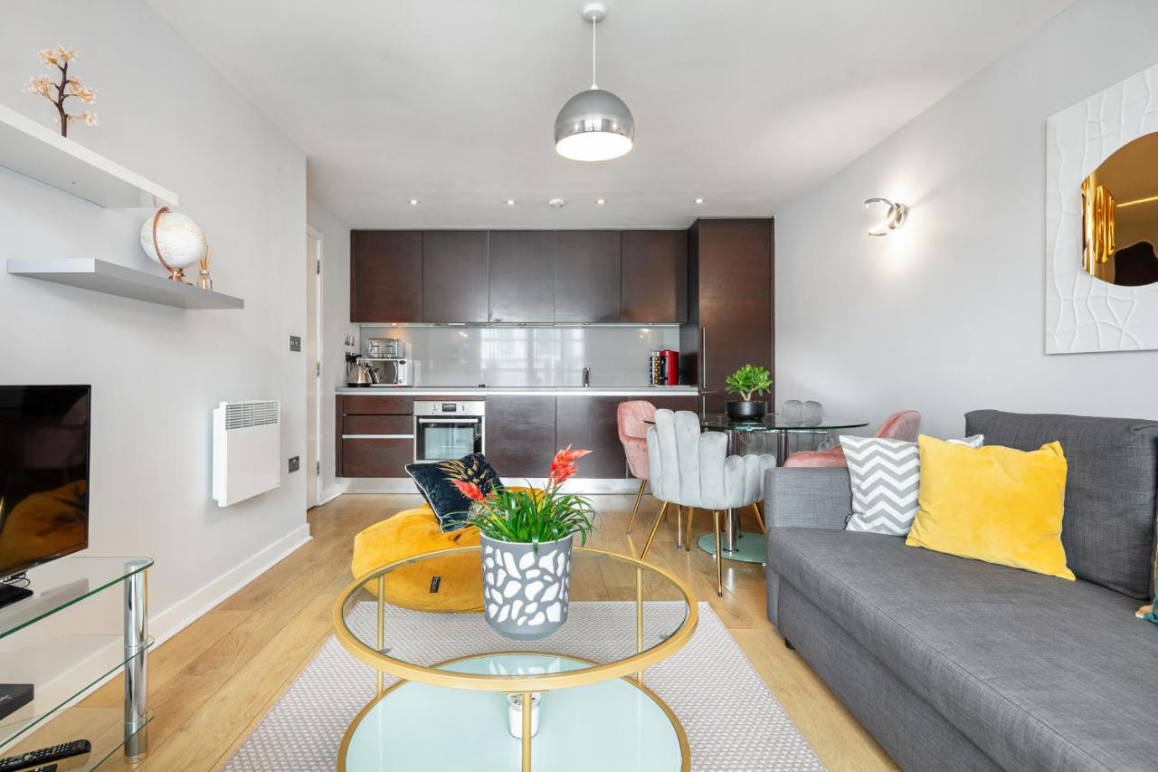 Stunning Apartment With Underground Parking! Londres Extérieur photo