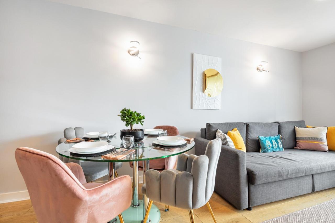 Stunning Apartment With Underground Parking! Londres Extérieur photo