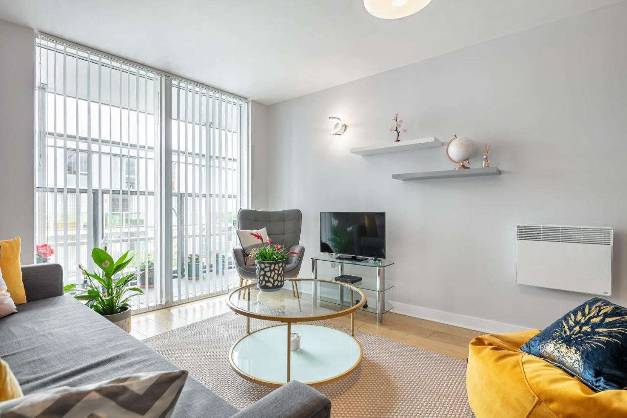 Stunning Apartment With Underground Parking! Londres Extérieur photo