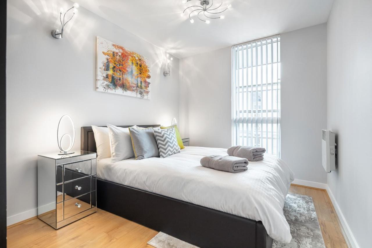 Stunning Apartment With Underground Parking! Londres Extérieur photo