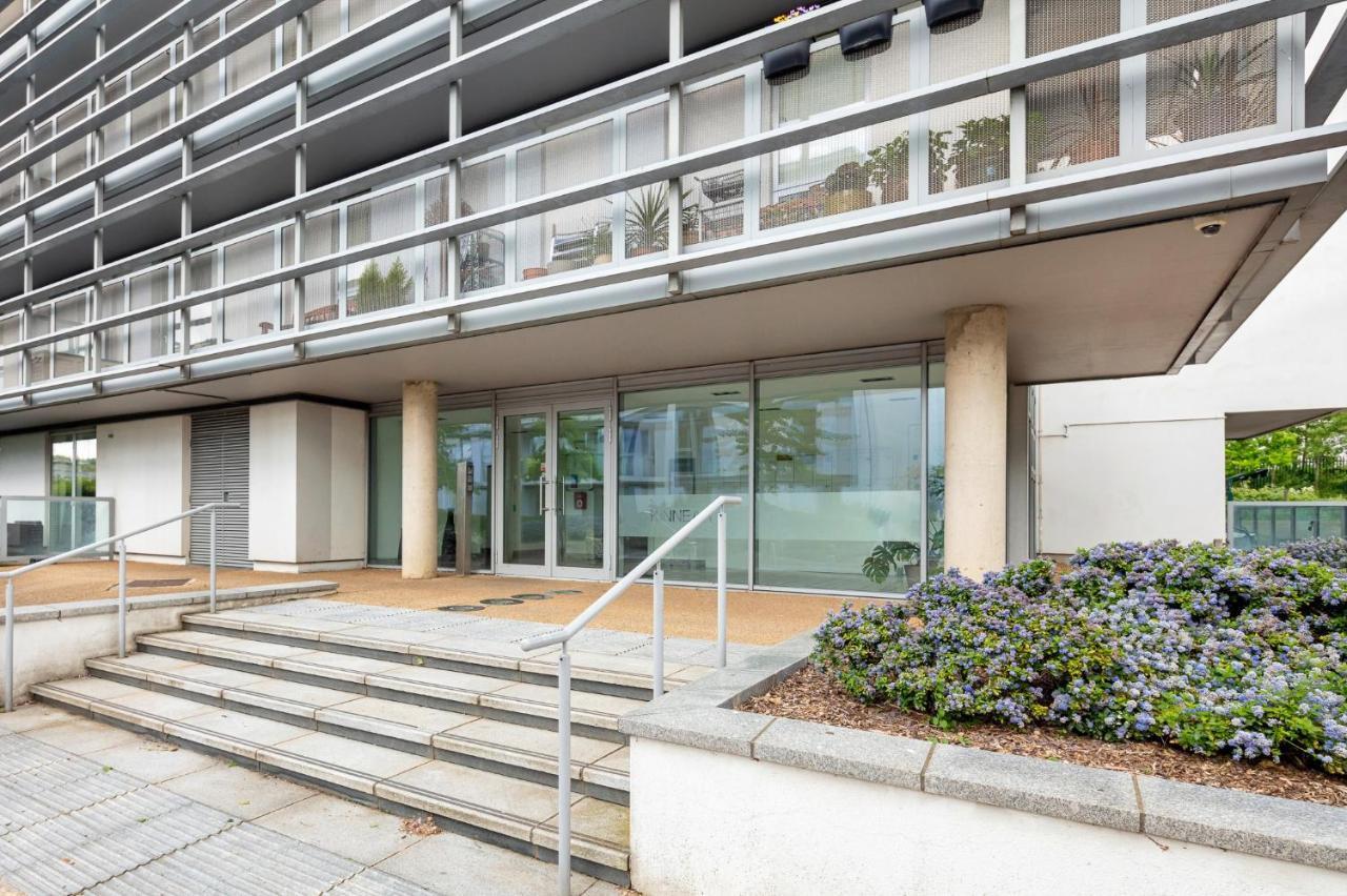 Stunning Apartment With Underground Parking! Londres Extérieur photo