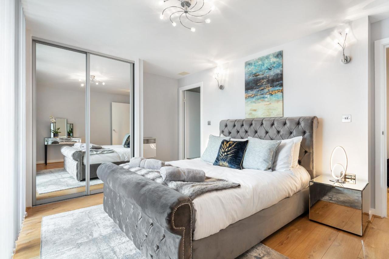 Stunning Apartment With Underground Parking! Londres Extérieur photo