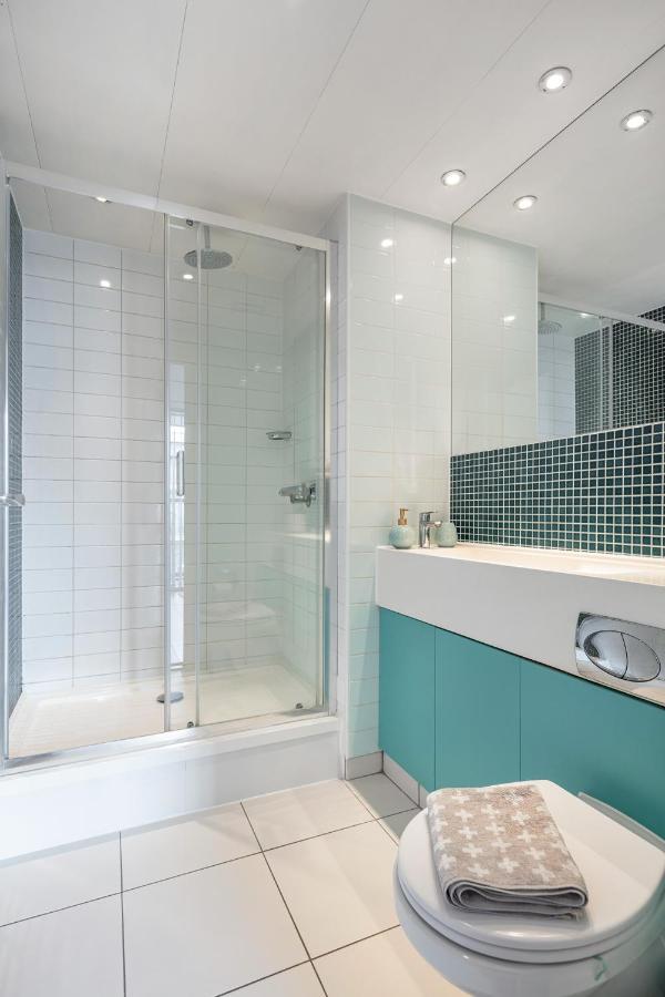 Stunning Apartment With Underground Parking! Londres Extérieur photo