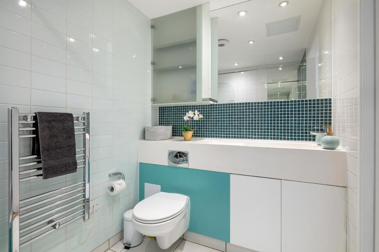Stunning Apartment With Underground Parking! Londres Extérieur photo