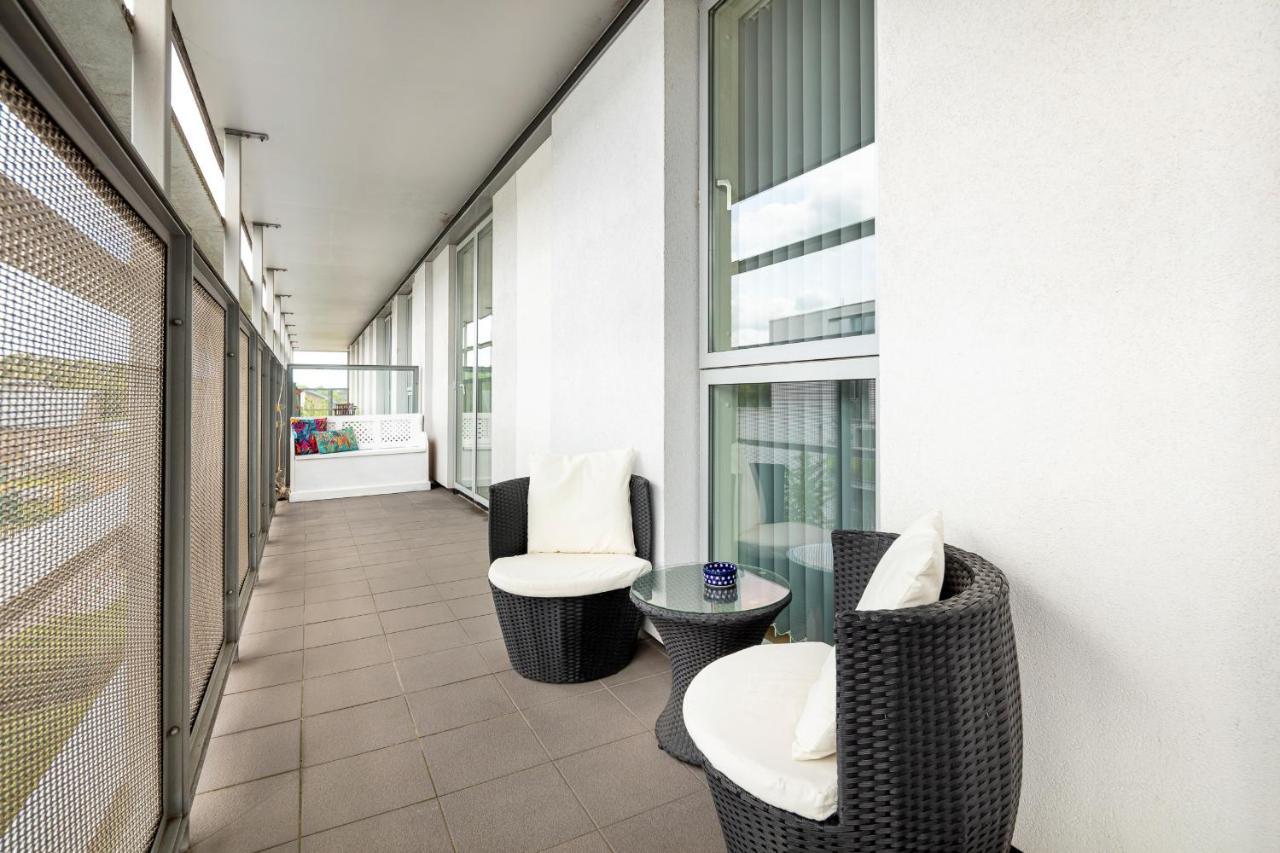 Stunning Apartment With Underground Parking! Londres Extérieur photo