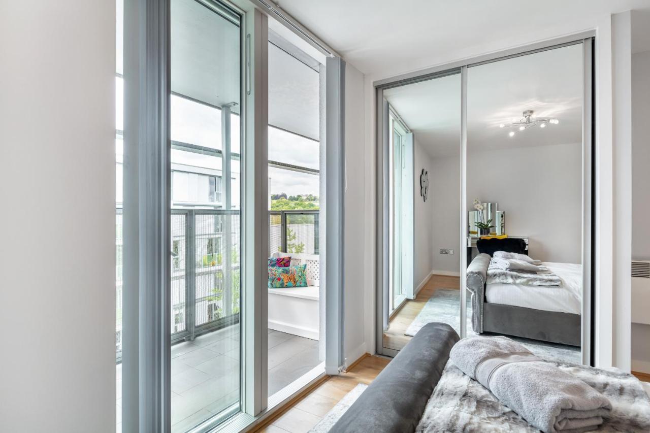 Stunning Apartment With Underground Parking! Londres Extérieur photo