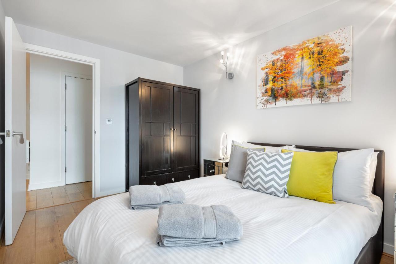 Stunning Apartment With Underground Parking! Londres Extérieur photo
