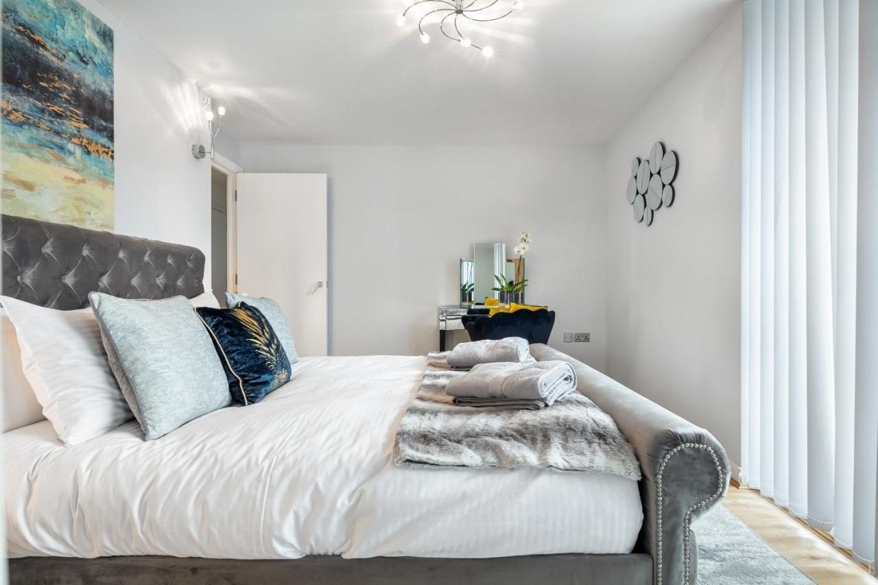Stunning Apartment With Underground Parking! Londres Extérieur photo