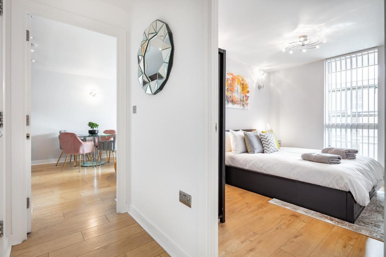 Stunning Apartment With Underground Parking! Londres Extérieur photo