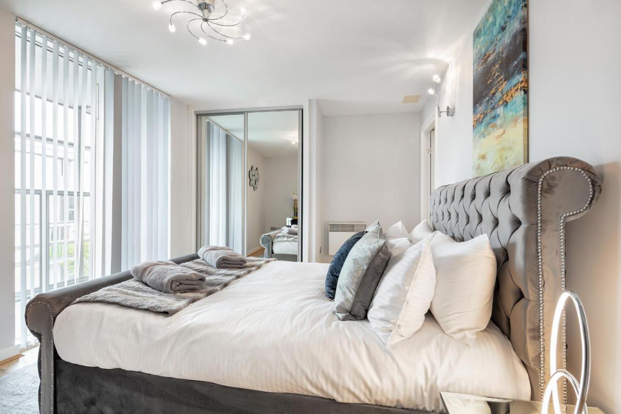 Stunning Apartment With Underground Parking! Londres Extérieur photo