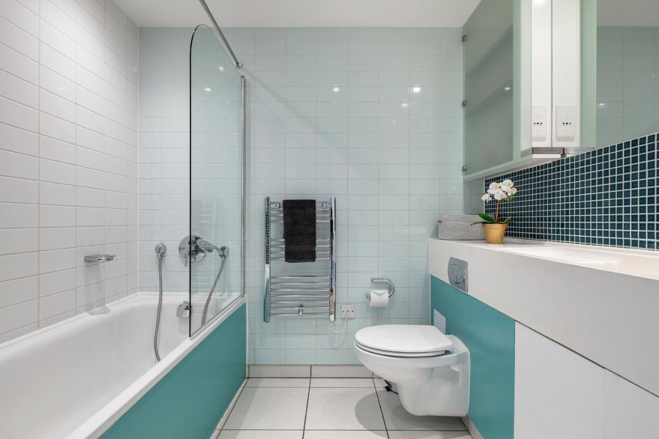 Stunning Apartment With Underground Parking! Londres Extérieur photo
