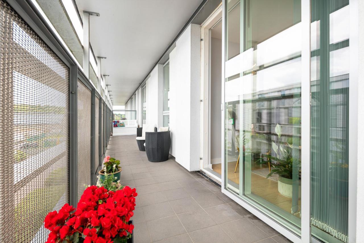 Stunning Apartment With Underground Parking! Londres Extérieur photo
