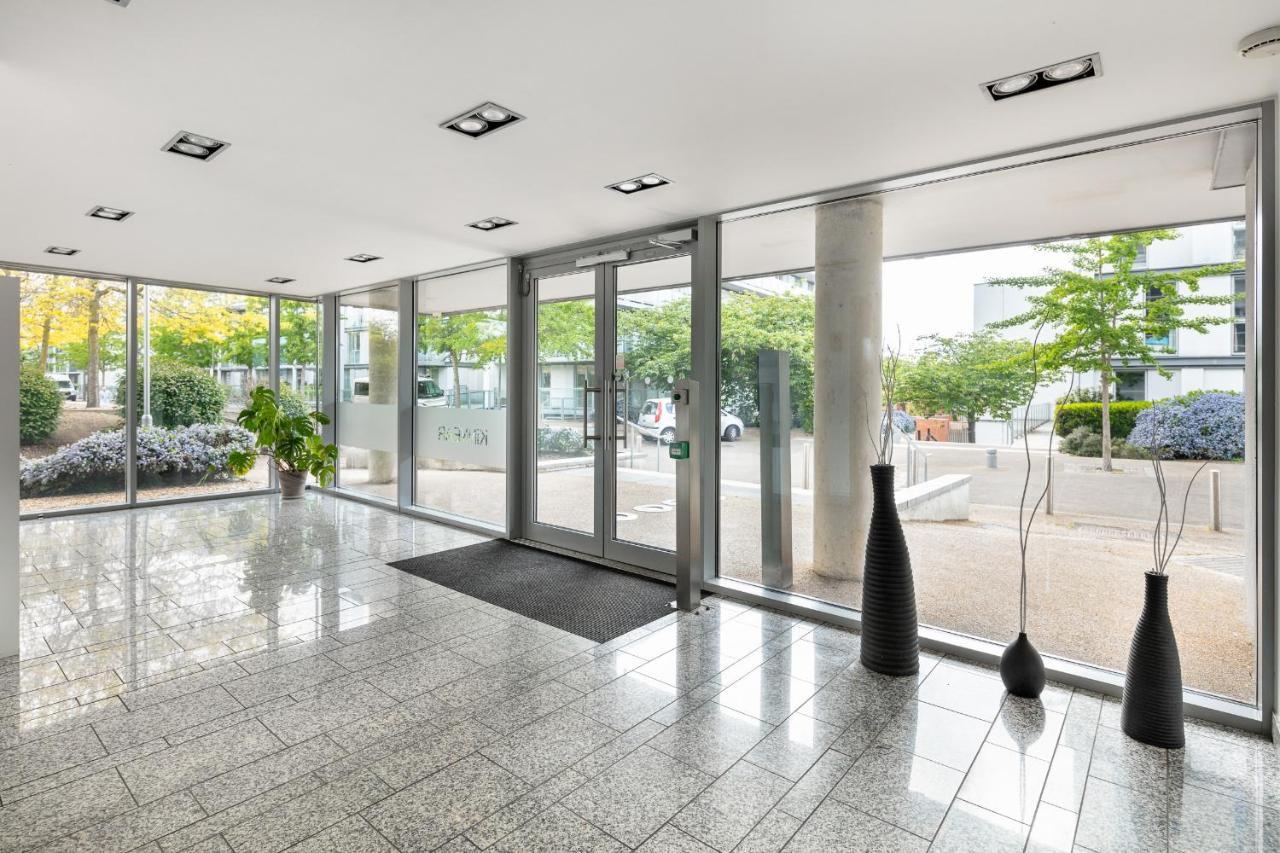 Stunning Apartment With Underground Parking! Londres Extérieur photo